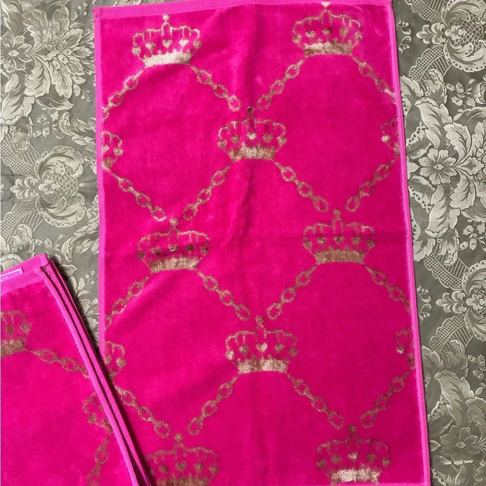 Juicy Couture gold crowns hand towels set